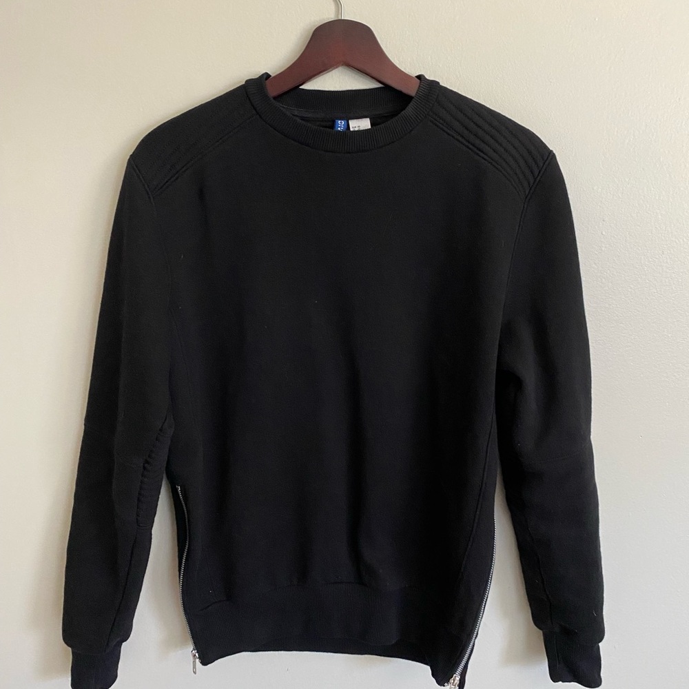 H&M Divided black pullover sweatshirt zipper sides